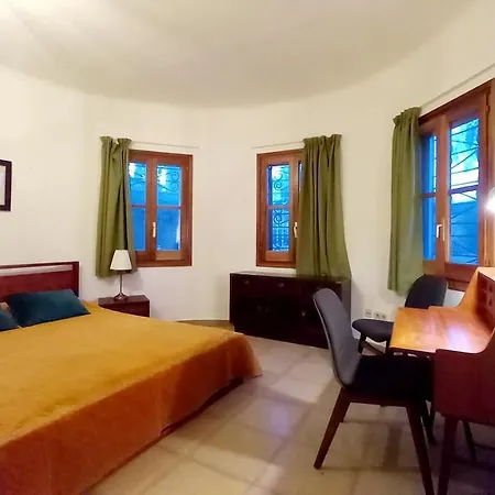 In Isabel Πανσιόν