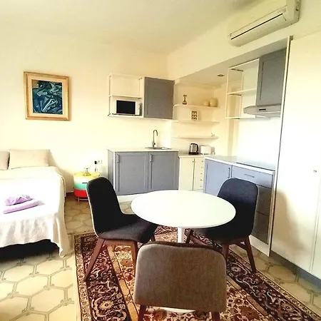 Πανσιόν In Isabel *