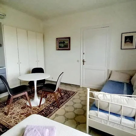 In Isabel Πανσιόν *